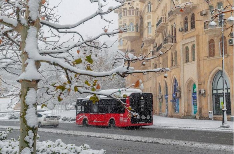 Bu gündən avtobuslar adi qrafiklə işləyəcək