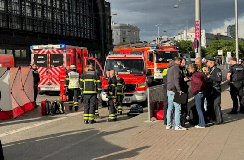 Almaniyada vağzalda bıçaqlı hücum – 12 nəfər yaralanıb