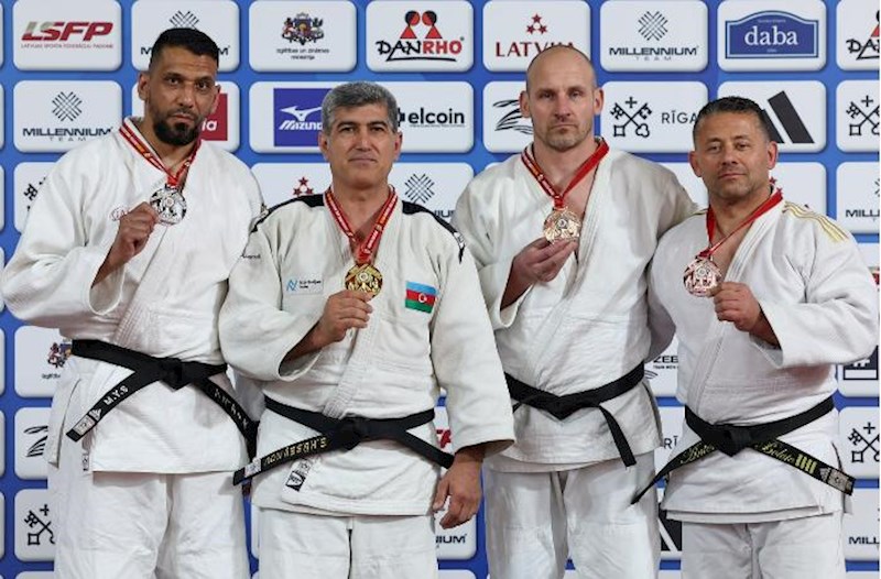 Veteran cüdoçularımız Avropa çempionatında daha 3 qızıl medal qazandı