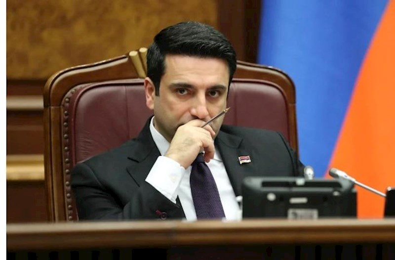 Alen Simonyan deputat mandatından imtina edir