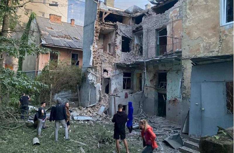 Rusiya Çernovtsı vilayətini bombaladı – Ölənlər var