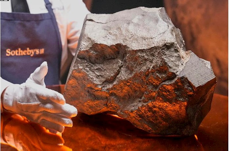 Yer kürəsindəki ən böyük “Mars daşı” hərraca çıxarıldı