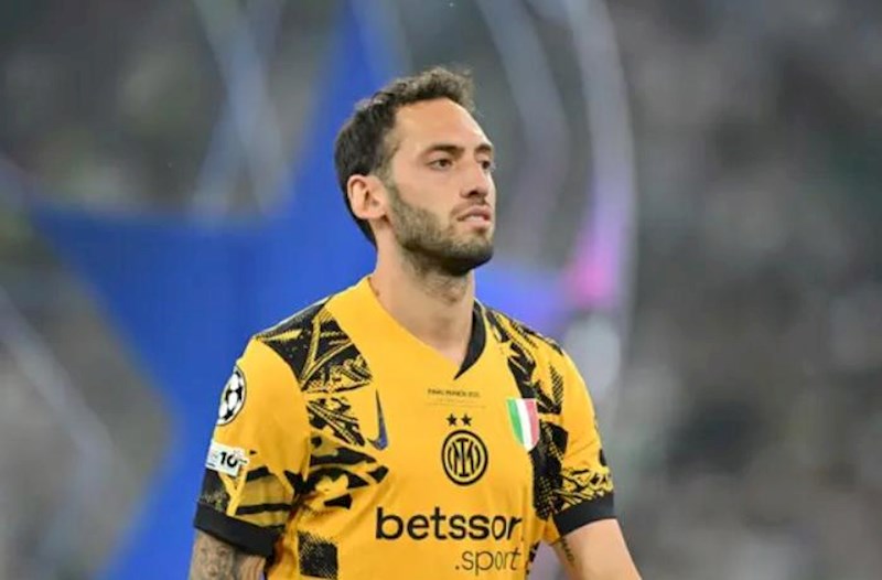 “Fənərbağça” Çalxanoğlunu transfer etmək istəyir