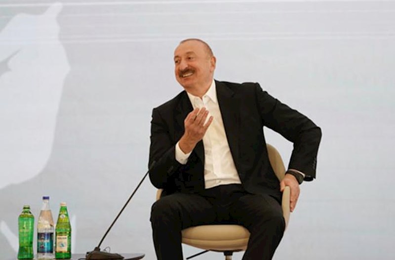 “Ailə üzvlərim süni intellektdən istifadə edirlər” 