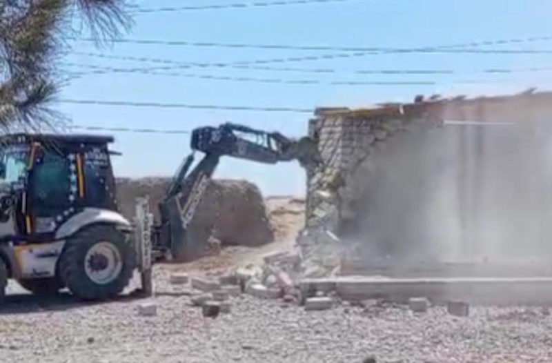 Füzulidə qanunsuz tikililər sökülüb – Video