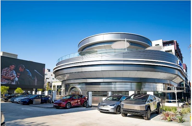 Mask “McDonald's”a rəqib olmaq qərarına gəldi – “Tesla” restoranı açır