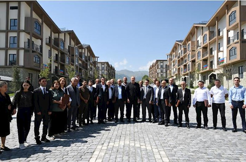 Prezident Kəlbəcər sakinlərinə mənzillərin açarlarını təqdim etdi – Yenilənib 