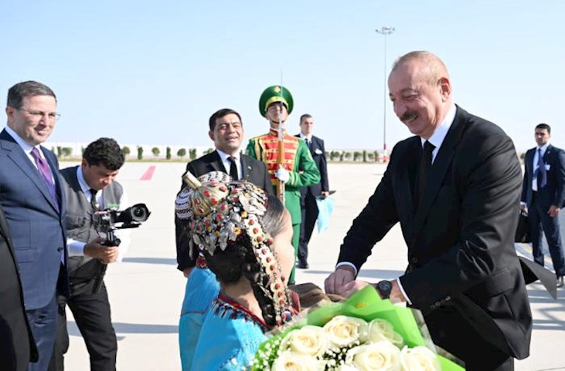 Prezident Türkmənistana getdi – Fotolar