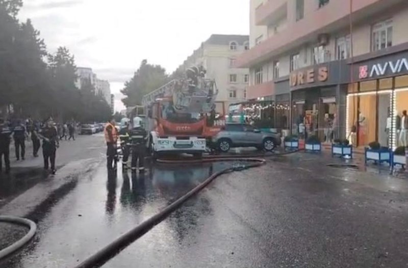 Xırdalanda çoxmərtəbəli binada yanğın oldu – Sakinlər təxliyə edildi 