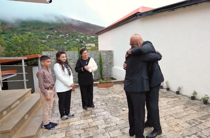 Prezident Sos sakininin evində olub – Video