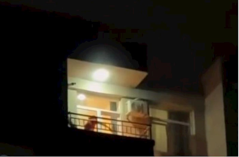 Yasamalda balkonda kabab bişirdilər, tüstüsünə yanğınsöndürən gəldi – Video 