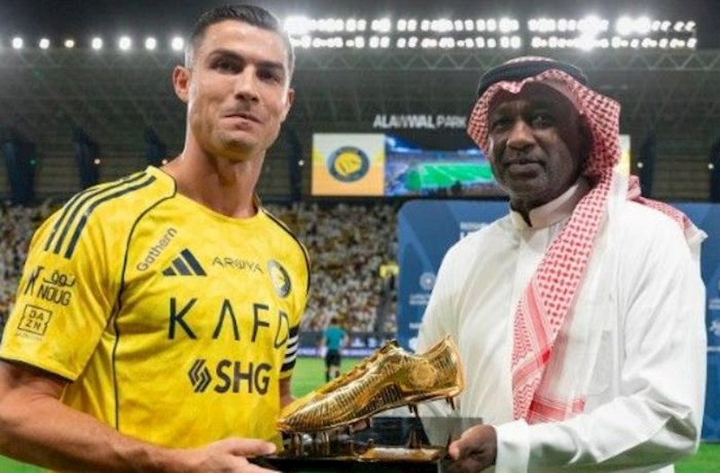 Ronaldo Səudiyyə Ərəbistanında “Qızıl buts”a layiq görüldü