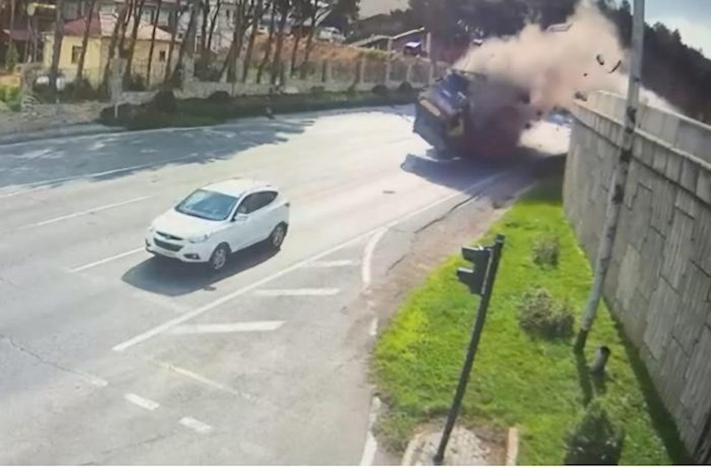 Bakıda “KAMAZ” avtomobilin üzərinə aşdı – Ölənlər var + Yenilənib 