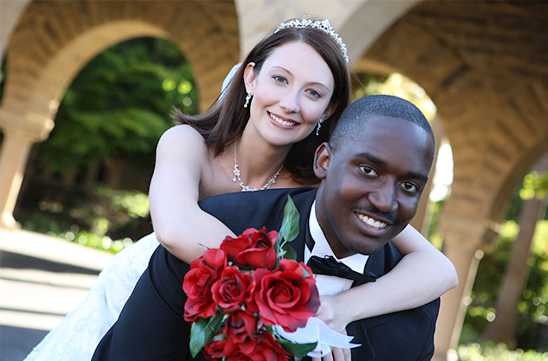 Əcnəbilərlə evlilik azərbaycanlı gənclərə nə vəd edir: Daha yaxşı həyat, yoxsa...?