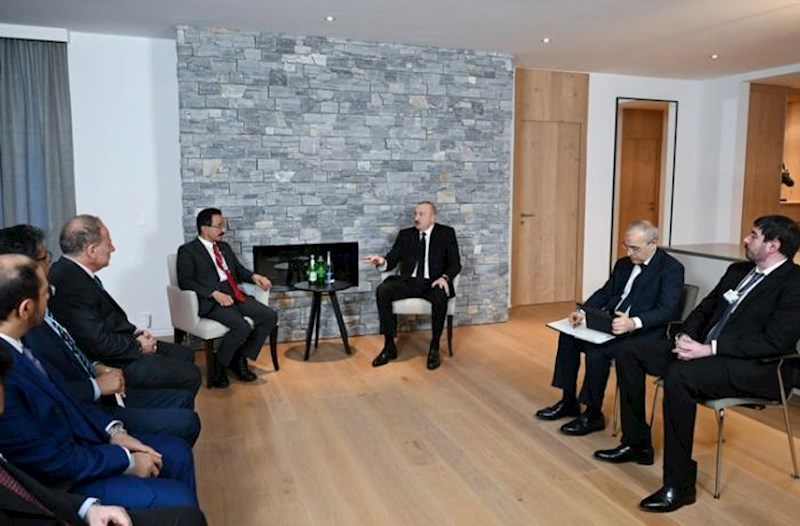 İlham Əliyev Davosda “DP World”-un sədri və icraçı direktoru ilə görüşdü 