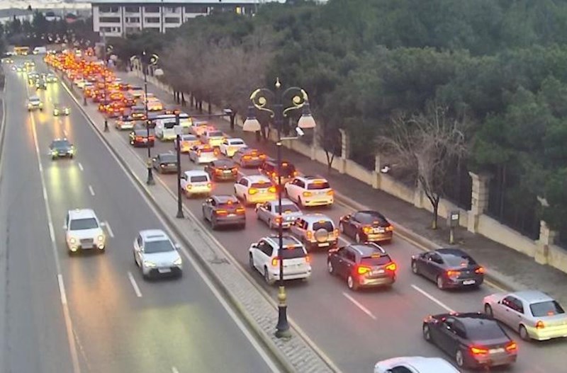 Paytaxt yolları tıxaclıdır – Siyahı