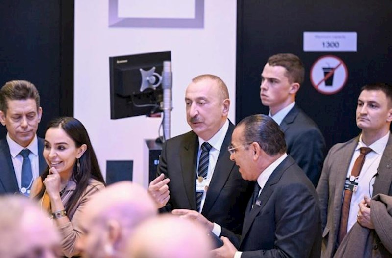 İlham Əliyev panel iclasda iştirak etdi − Fotolar