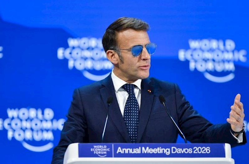 Makronun eynəkləri istehsalçının saytını çökdürdü