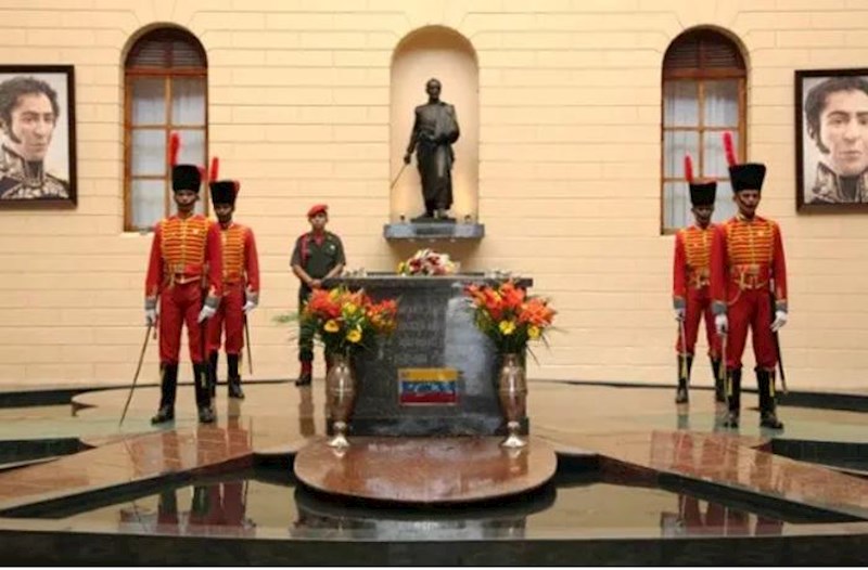 ABŞ Çavesin dəfn olunduğu kompleksi də partladıb – “Bloomberg”