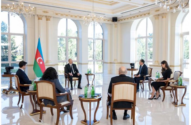 İlham Əliyev yerli televiziya kanallarına müsahibə verdi – Fotolar