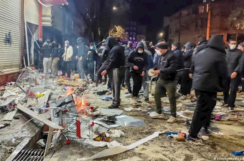 İranda etirazçılar prokuroru öldürüb, 25 məscidi yandırıblar