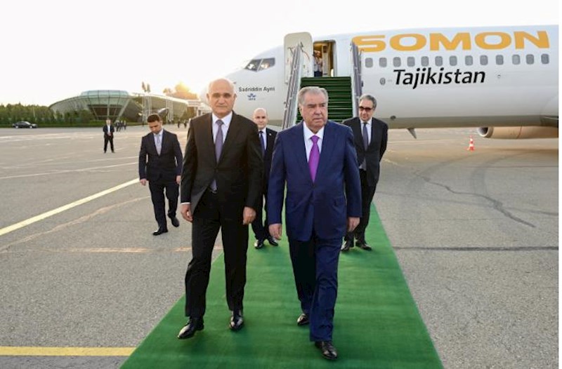 Emoməli Rəhmon Azərbaycana gəldi – Foto