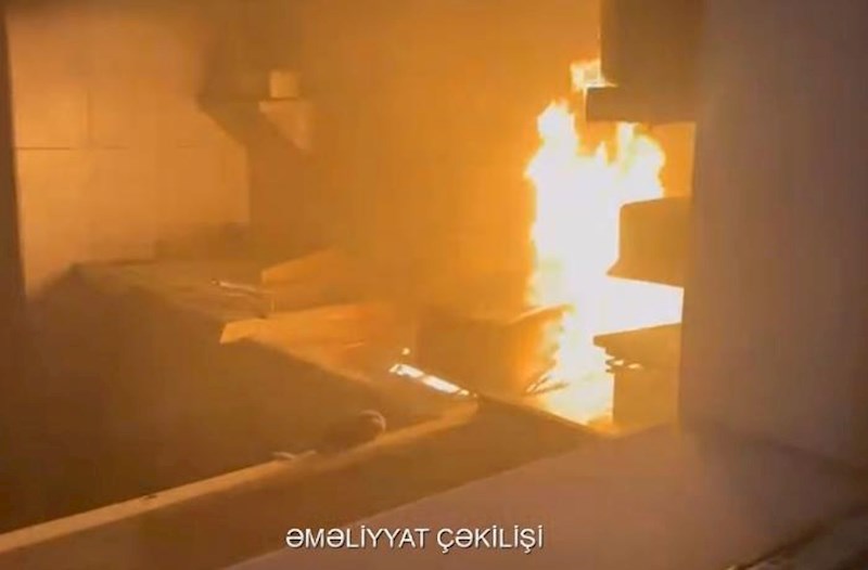 Səbaildə restoranda yanğın olub – Video