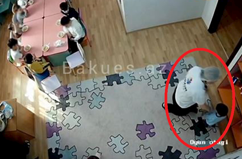 Autizmli uşağı kameradan kənara çəkərək vurdu – Video
