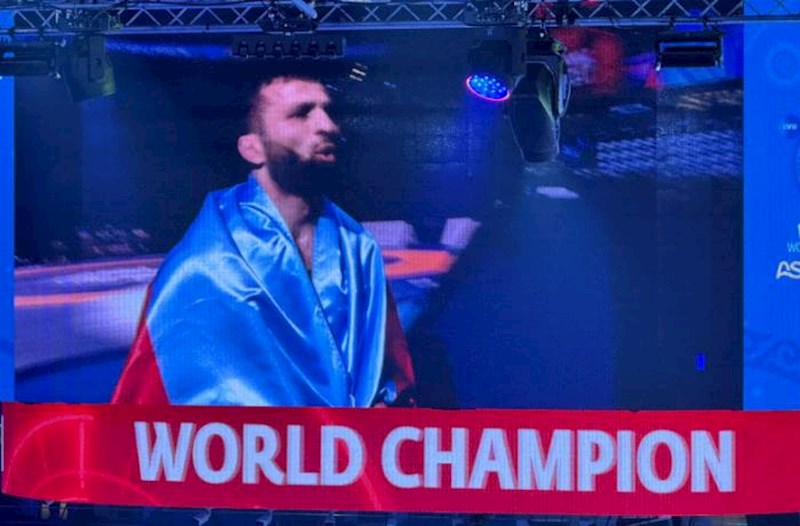 Eldəniz Əzizli beşqat dünya çempionu oldu