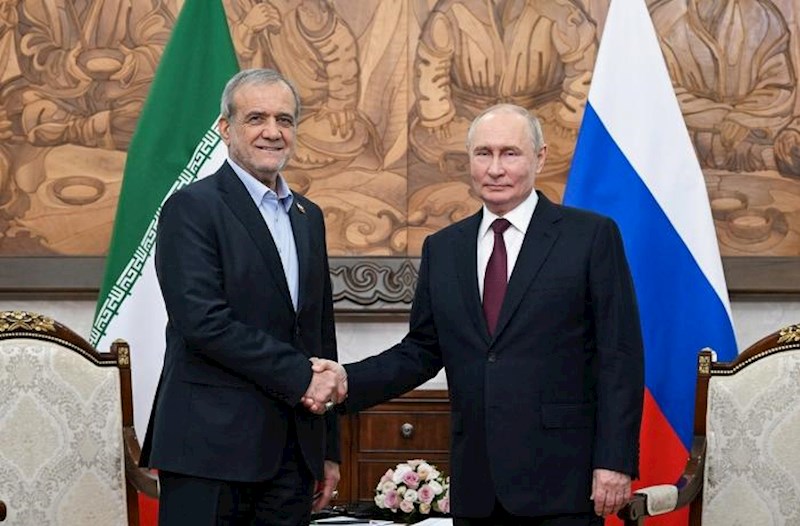 Putin Pezeşkianla görüşdü