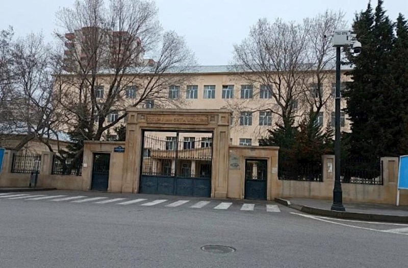 225 nömrəli məktəbdə şagirdin pəncərədən yıxılaraq öldüyü bildirilir