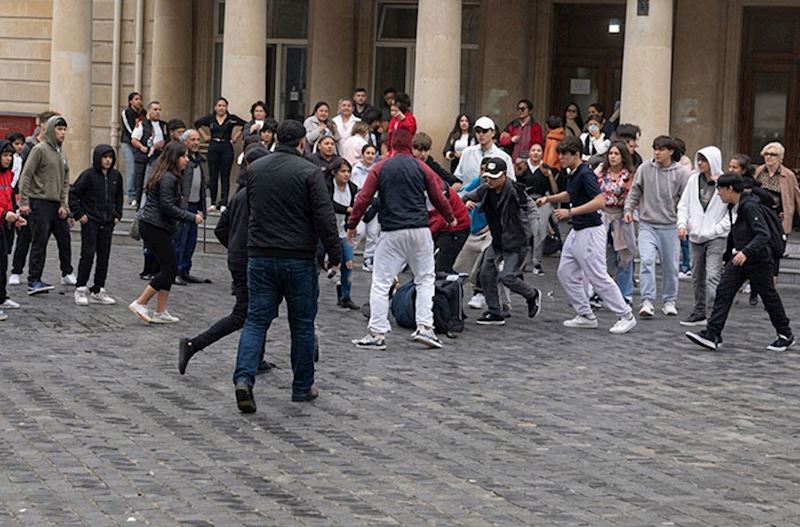 Məktəbdə şagirdin ölümü, jurnalistlərə hücum: Əsl problem nədir?