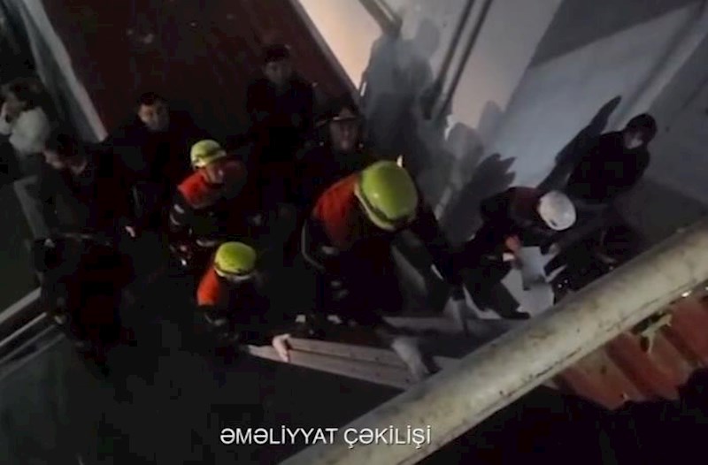 Masazırda 4-cü mərtəbədən yıxılan şəxs belə xilas edildi – Video