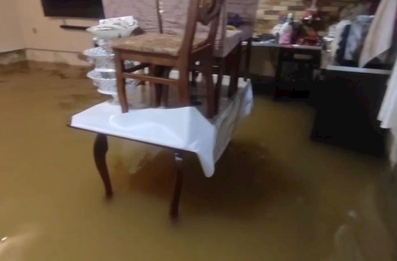 Yağışdan sonra paytaxt sakininin evi... – Video