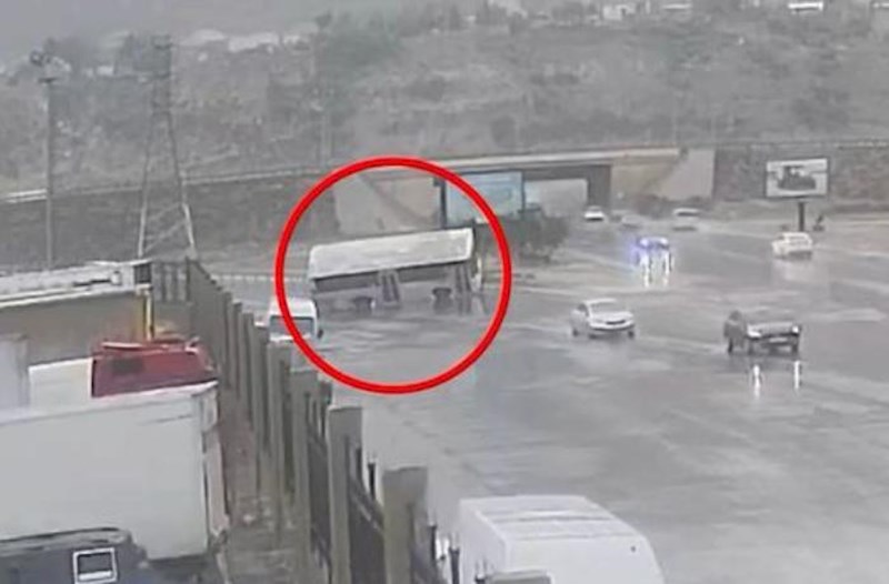 Bakıda avtobus belə aşıb – Video