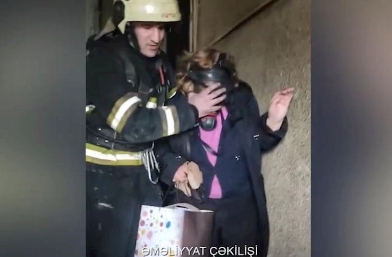 Bakıda binada yanğın oldu, sakinlər təxliyə edildi – Video