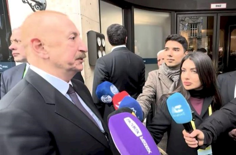 Prezident Münxendə Azərbaycan telekanallarına müsahibə verdi − Video