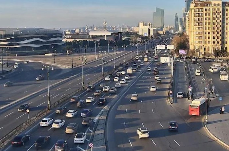 Paytaxt yolları tıxaclıdır – Siyahı