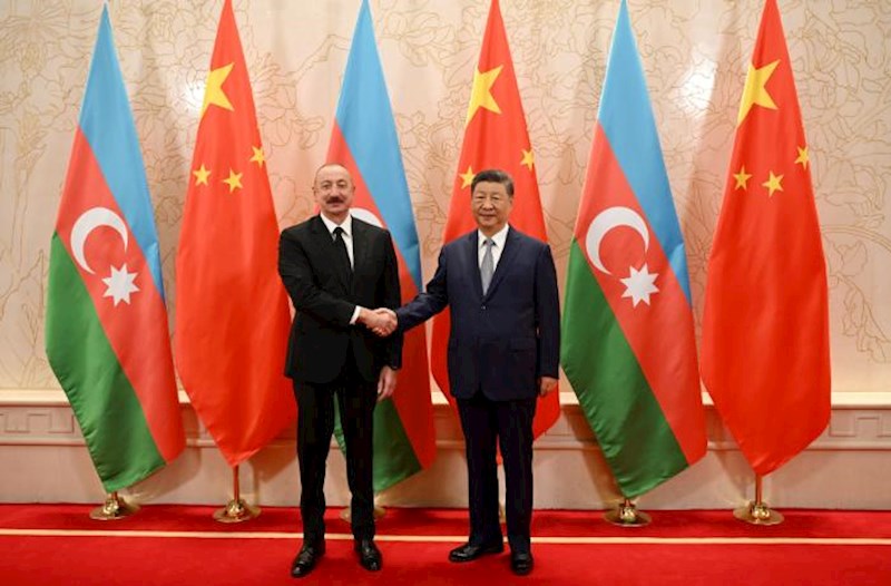 İlham Əliyev Si Cinpini təbrik etdi