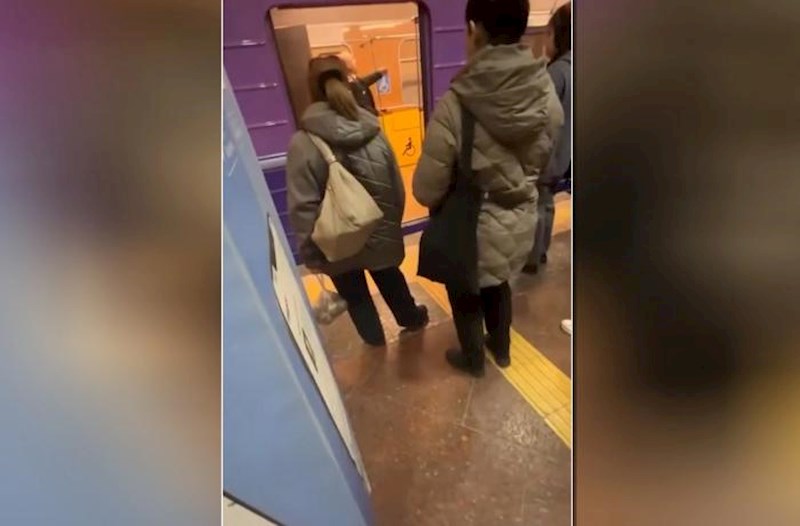 Metroda tüstülənmə oldu – Video