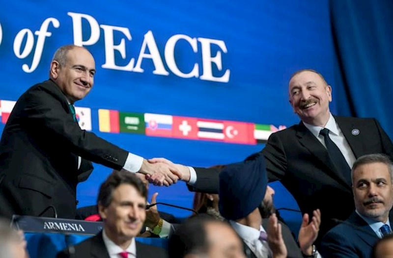 Ağ Ev İlham Əliyevlə Paşinyanın əl sıxışdığı fotonu paylaşdı