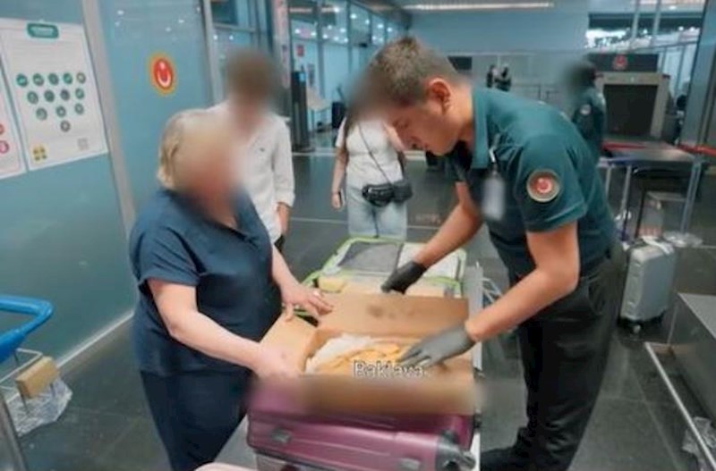 Azərbaycanlı qadının Türkiyədə gömrükçü ilə maraqlı dialoqu – Video