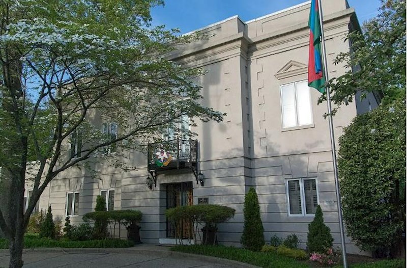 “Etirazçılar Prezident avtomobilinə yönəlik hücum aktları həyata keçiriblər” − Səfirlik