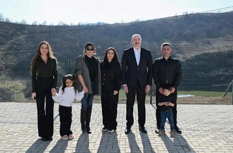 İlham Əliyev Xocalının Xanabad kəndində görülmüş işlərlə tanış oldu − Fotolar 