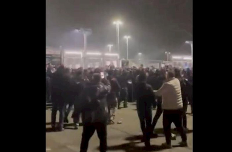 İtaliya polisi ilə “Qalatasaray” azərkeşləri arasında gərginlik − Video