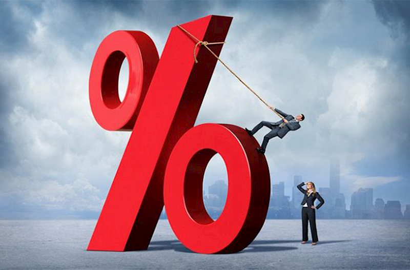 Mərkəzi Bank uçot faiz dərəcəsini salır, banklar kredit faizlərini artırırlar...