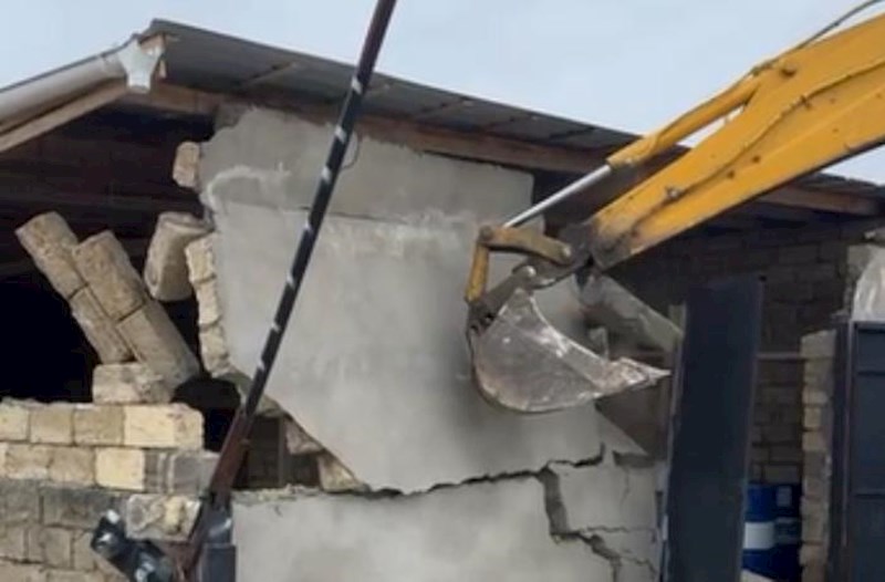Binəqədidə qanunsuz tikilən obyekt söküldü – Video