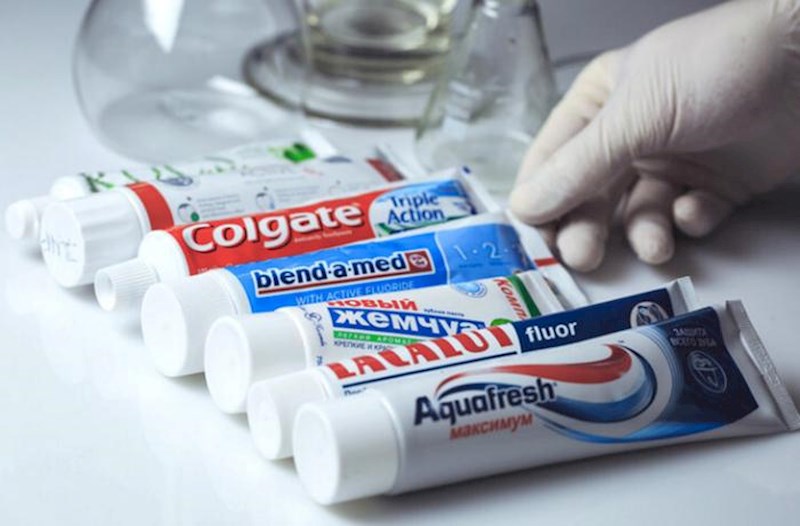 Stomatoloq ucuz və bahalı diş məcunlarının effektivliyini müqayisə etdi