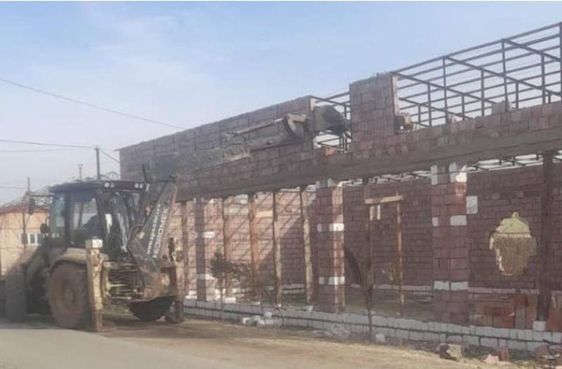 Qanunsuz tikili söküldü – Video