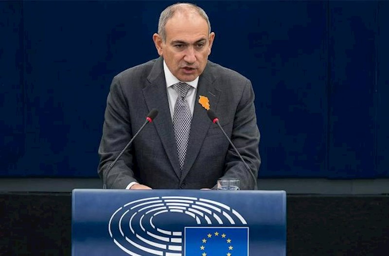 “Sinəmdə gəzdirirdiyim xəritə sülhün simvoludur” − Paşinyan